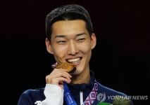 '2ｍ34'…높이뛰기 우상혁, 한국인 최초 세계실내육상선수권 우승 | 연합뉴스