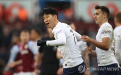 손흥민, EPL 2번째 해트트릭 폭발…17골로 득점 1위 3골 차 추격 | 연합뉴스