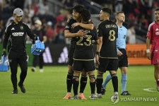 멀티골 손흥민, 시즌 7·8호골 폭발…4경기 연속 득점 | 연합뉴스