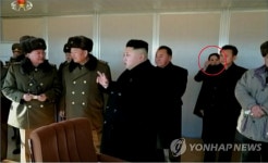 북한 김정은, 군 포사격대회 시찰…김여정 수행 | 연합뉴스