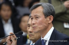 질의 받는 이영석 경호실 차장 | 연합뉴스