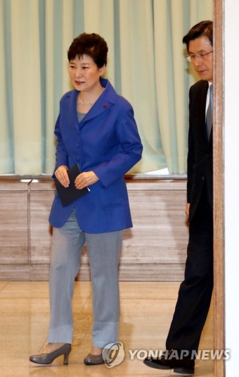 <탄핵가결> 박 대통령 국무위원 간담회 참석 | 연합뉴스