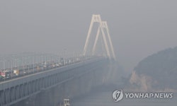뿌옇게 보이는 영종대교 | 연합뉴스