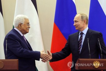 악수하는 푸틴과 아바스 팔레스타인 수반 | 연합뉴스