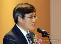 축사하는 김진용 | 연합뉴스