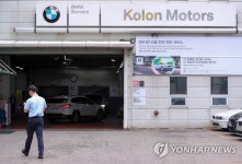 긴급 안전진단 서비스 안내 붙은 BMW 서비스센터 | 연합뉴스