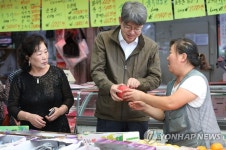 강신욱 통계청장, 대전 문창시장 방문 | 연합뉴스