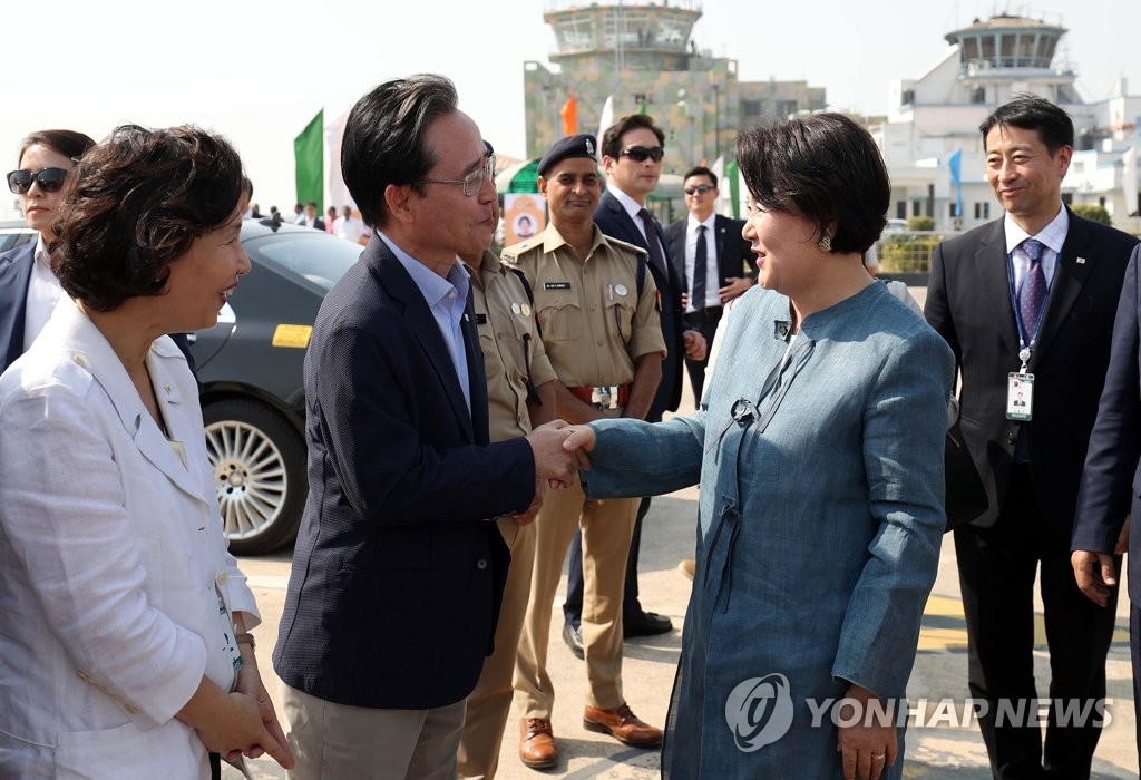 김정숙 여사의 인도 타지마할 출장 의혹, 주인도 한국대사 조사 진행 중

