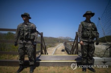평화의 길에도 놓을 수 없는 긴장감 | 연합뉴스