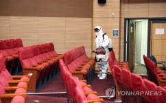 국회 의원회관 대회의실 방역 작업 | 연합뉴스