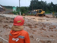 토사 유출로 통제된 구례 용방면 도로 | 연합뉴스