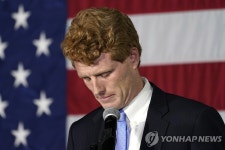 연방상원의원 민주당 경선 패배를 인정하는 조 케네디 3세 | 연합뉴스