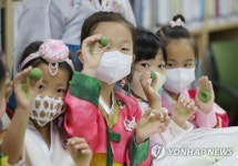 사랑의 송편 나눔…광주 북구 양산동주민센터 | 연합뉴스