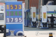 휘발유 5주 연속 하락, 2개월만에 1천500원대로 | 연합뉴스