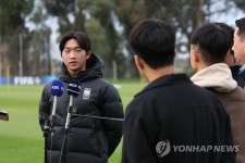 주식회사 김용학베이커리 | 취재진 질문 답하는 김용학 | 연합뉴스