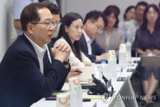 조승환 해수장관, 인천종합어시장 찾아 수산물 안전 홍보 | 연합뉴스