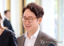 그룹 회의 참석하는 김주남 대표 | 연합뉴스