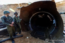 이스라엘군이 공개한 가자 국경 인근 하마스 땅굴 | 연합뉴스