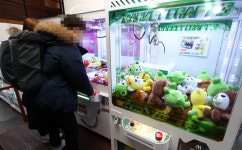 [취재가랏 인턴기자!] 인형뽑기 기계에 웬 종이쪽지? | 연합뉴스