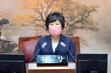 제천시의회 첫 여성 의장 선출…4선 이정임 의원 | 연합뉴스