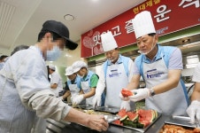 당진 현대제철, 보훈 가족에게 생필품 전달하고 점심 대접 | 연합뉴스