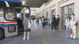 설렘 반 걱정 반…연휴 첫날 붐비는 버스터미널 | 연합뉴스