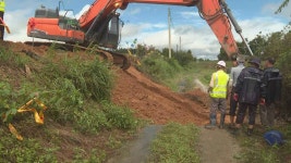무너진 제방 곳곳 임시보수…주민들 망연 자실 | 연합뉴스