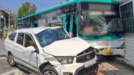 경기 평택서 시내버스와 SUV 충돌…10여 명 부상 | 연합뉴스