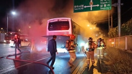 중학교 체험학습 버스 불…학생 15명 연기 흡입 | 연합뉴스