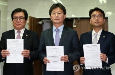 朴대통령 유승민 겨냥 언급에 시끌…與 복당 논란 계속 | 연합뉴스
