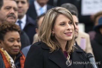 '사생활 스캔들'로 사임한 美여성의원 