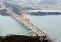 신안 압해대교 교각에 소형 어선 충돌…1명 사망 | 연합뉴스