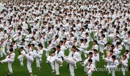 춘천국제태권도대회…72개국 2천245명 참가 | 연합뉴스