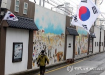 사시사철 태극기 휘날리는 구포만세 역사테마거리 | 연합뉴스