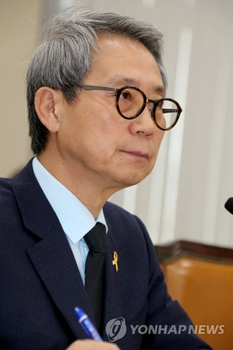 질의 듣는 인사혁신처장 | 연합뉴스