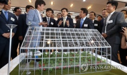 황교안 총리, 세종창조경제혁신센터 시설 관람 | 연합뉴스