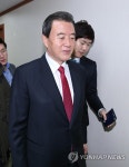 당사 들어오는 홍문표 공관위원 | 연합뉴스