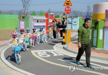 안전하게 자전거 탑니다 | 연합뉴스