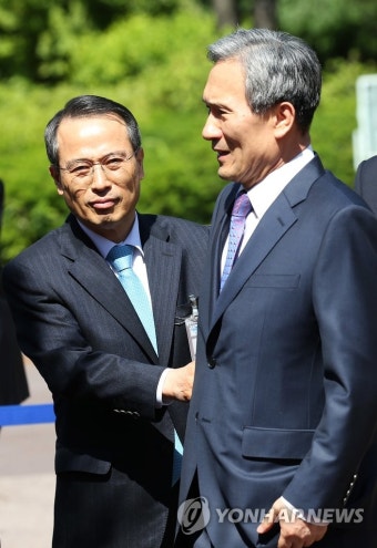 국가안보실장과 외교안보수석 대화 | 연합뉴스