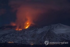 에트나 화산이 깨어났다 | 연합뉴스
