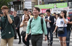 경북대로 향하는 안철수 | 연합뉴스