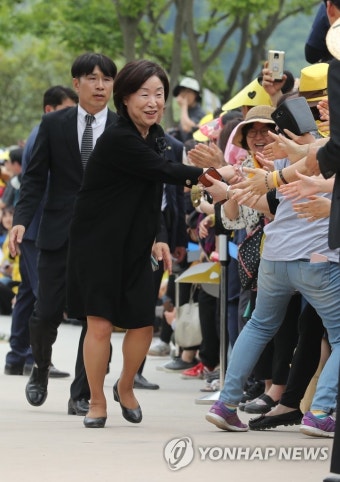 노무현 전 대통령 8주기 추도식 참석하는 심상정 대표 | 연합뉴스