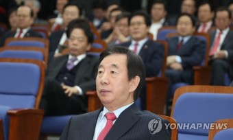 발언 듣는 김성태 원내대표 | 연합뉴스