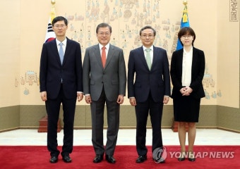 문 대통령, 문형배-이미선 신임 헌법재판관 임명장 수여 | 연합뉴스