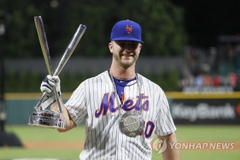 테오스카 에르난데스, 역대 첫 LA다저스 선수로서 MLB 올스타 홈런 더비 우승 축하!