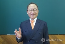 인터뷰 하는 전충헌 한베콘텐츠협회장 | 연합뉴스