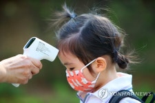 아이들에게 코로나는 가벼운 병?…치사율 0.7%<英 연구진> | 연합뉴스