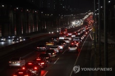 귀성차로 경부고속도로 잠원IC~반포IC 구간 정체 | 연합뉴스