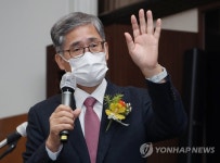 인사말 하는 신평 변호사 | 연합뉴스