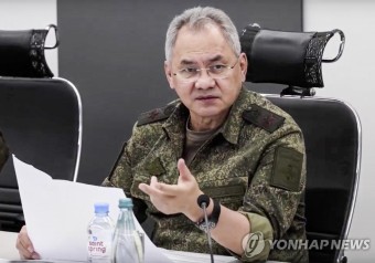 우크라 동부 전선 시찰하며 명령 하달하는 러 국방장관 | 연합뉴스